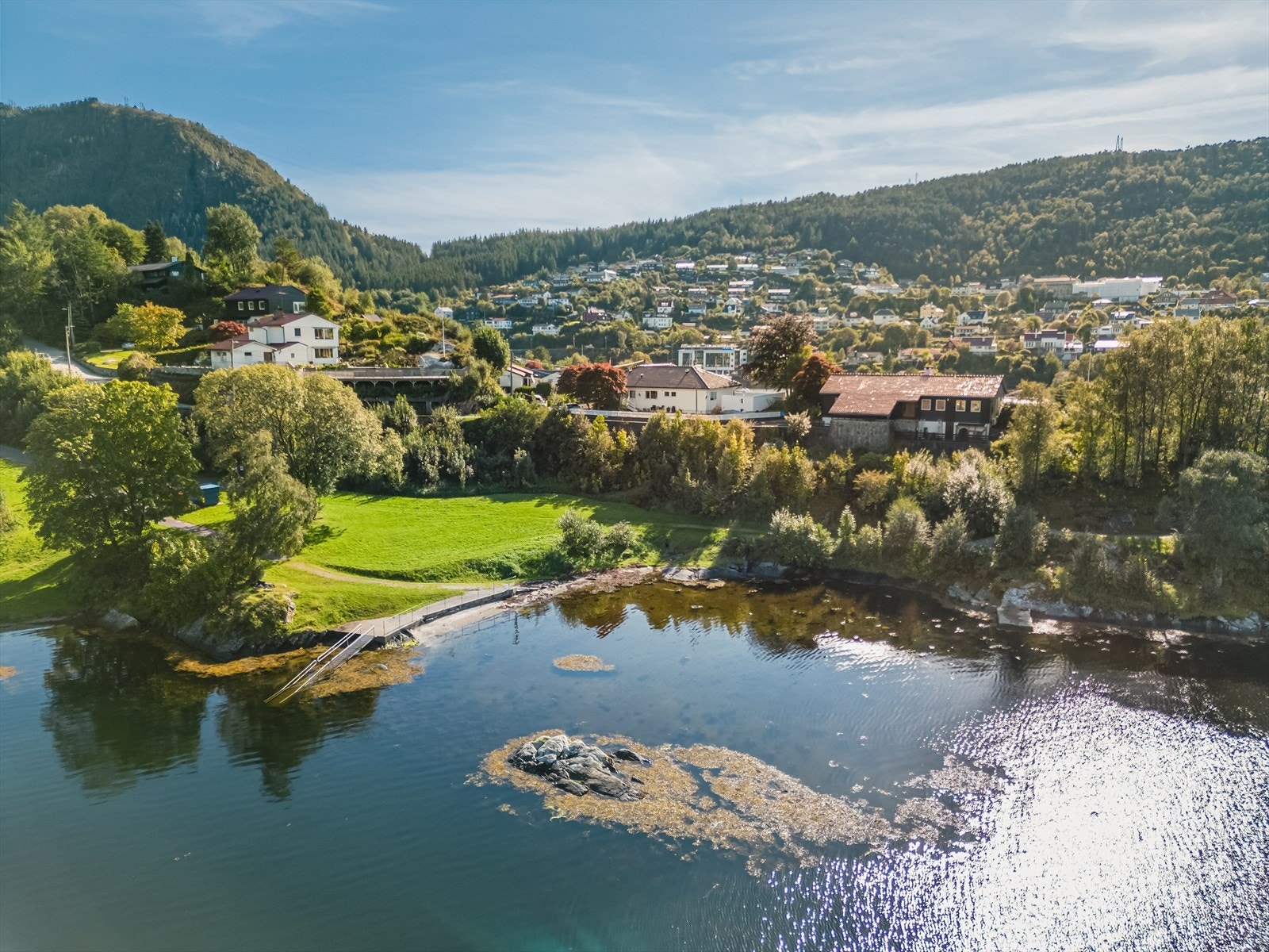 - Kort vei til Vollane badeplass hvor det er fantastisk fint å bade på sommerstid - Galleribilde