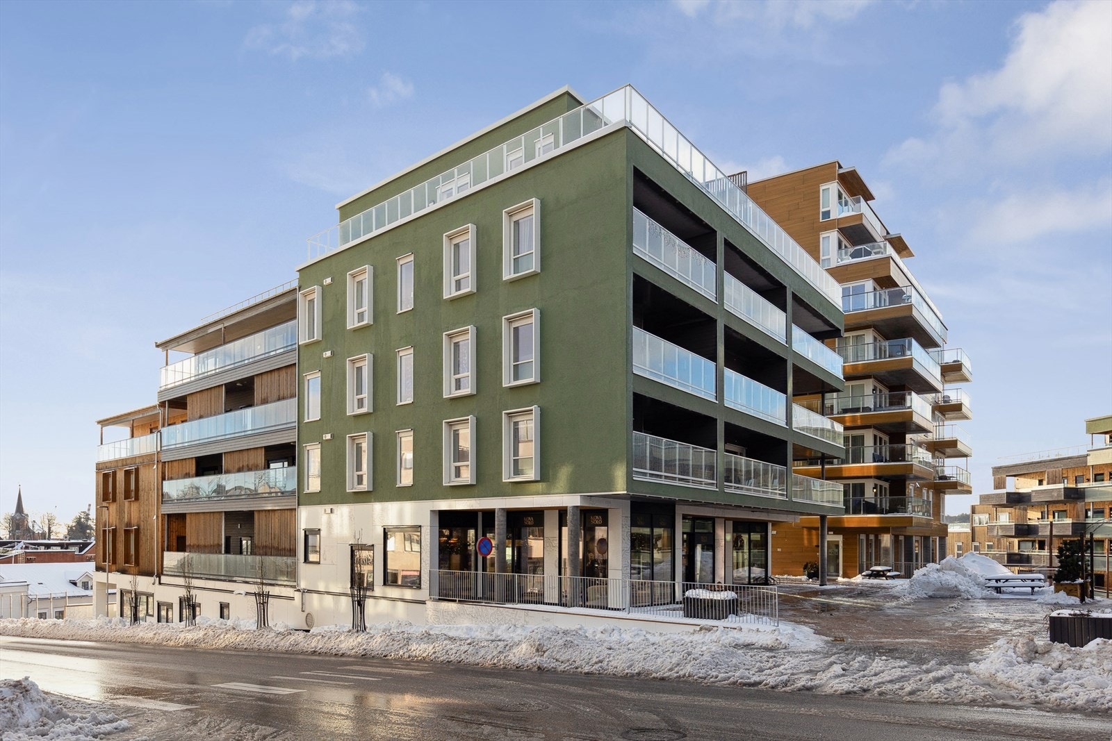 Leiligheten måler 67 kvm og ligger i byggets 2. etasje med heis-/ trappeadkomst. Galleribilde