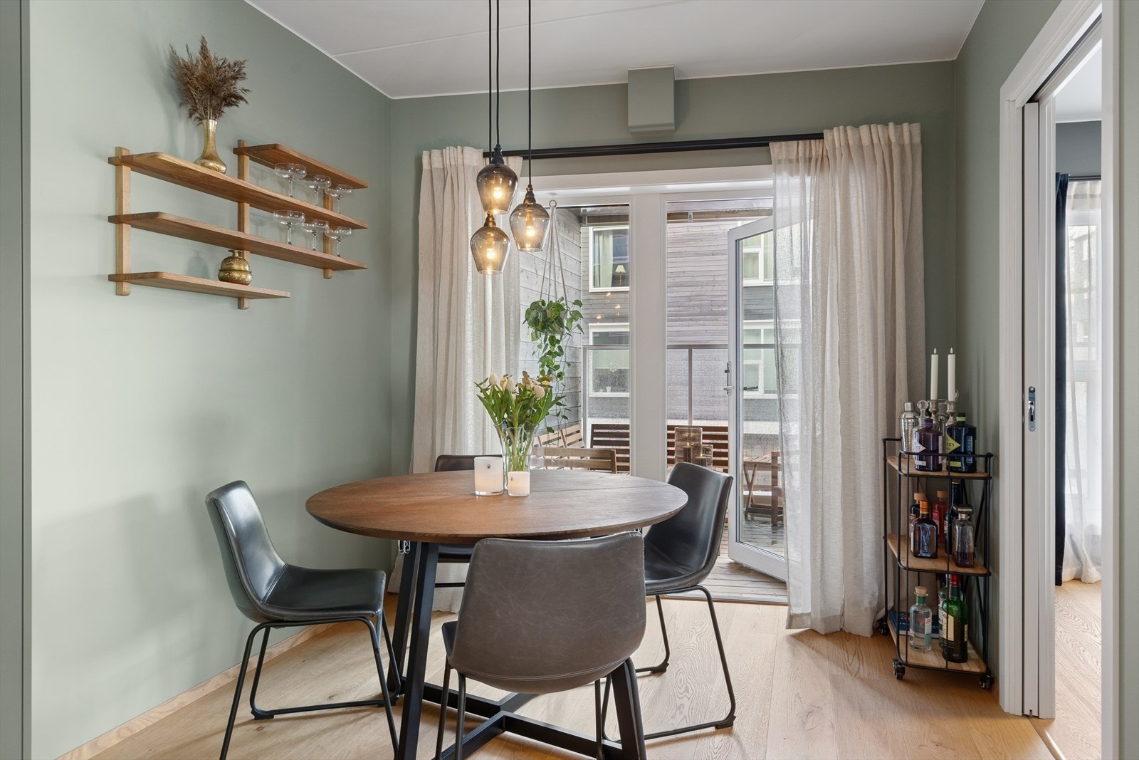 Det er god plass til spisebord. Galleribilde