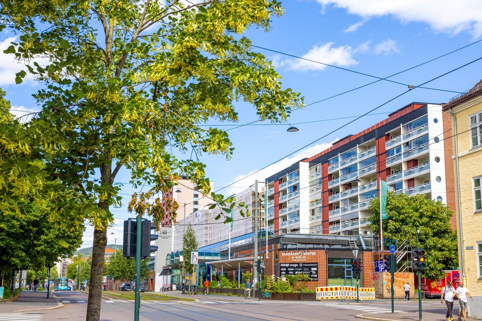 Sandaker senter oppfyller de fleste daglige behov - hvis ikke er Storo storsenter kun en liten trikketur unna. Galleribilde