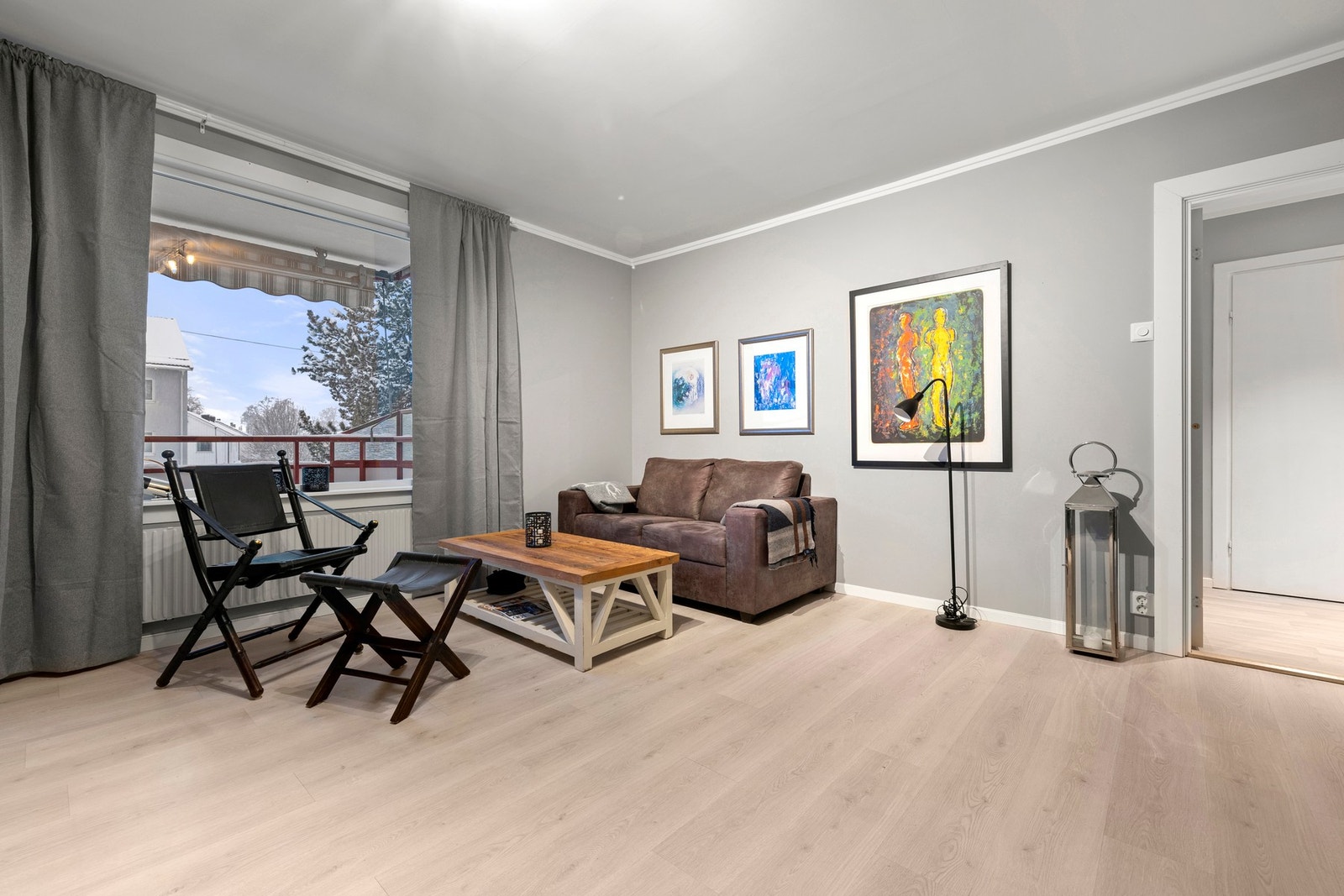 Utformingen er perfekt for både rolige hverdager og sosiale sammenkomster. Galleribilde