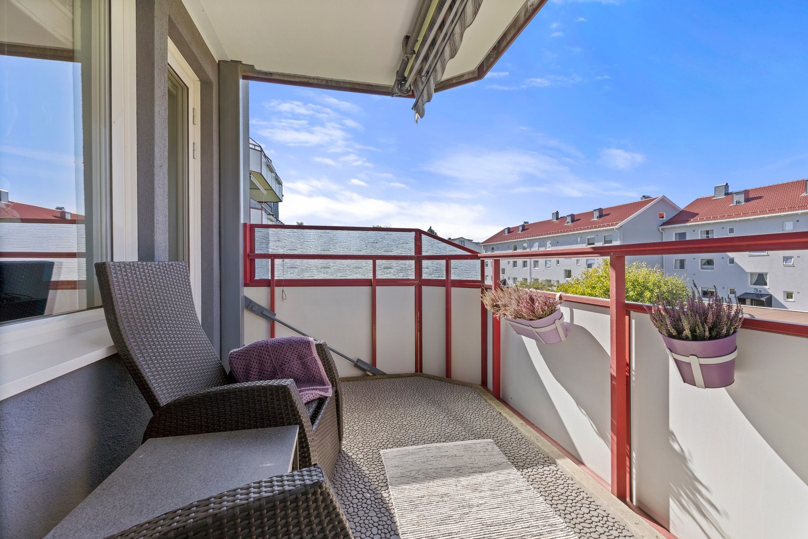 En stor og luftig 3-roms leilighet med gjennomtenkt planløsning og attraktiv beliggenhet i Lillestrøm. Galleribilde