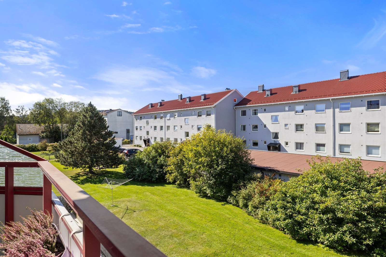 Her får du en lettstelt og innbydende bolig som passer perfekt for både par, små familier og deg som ønsker god plass i hverdagen. Galleribilde