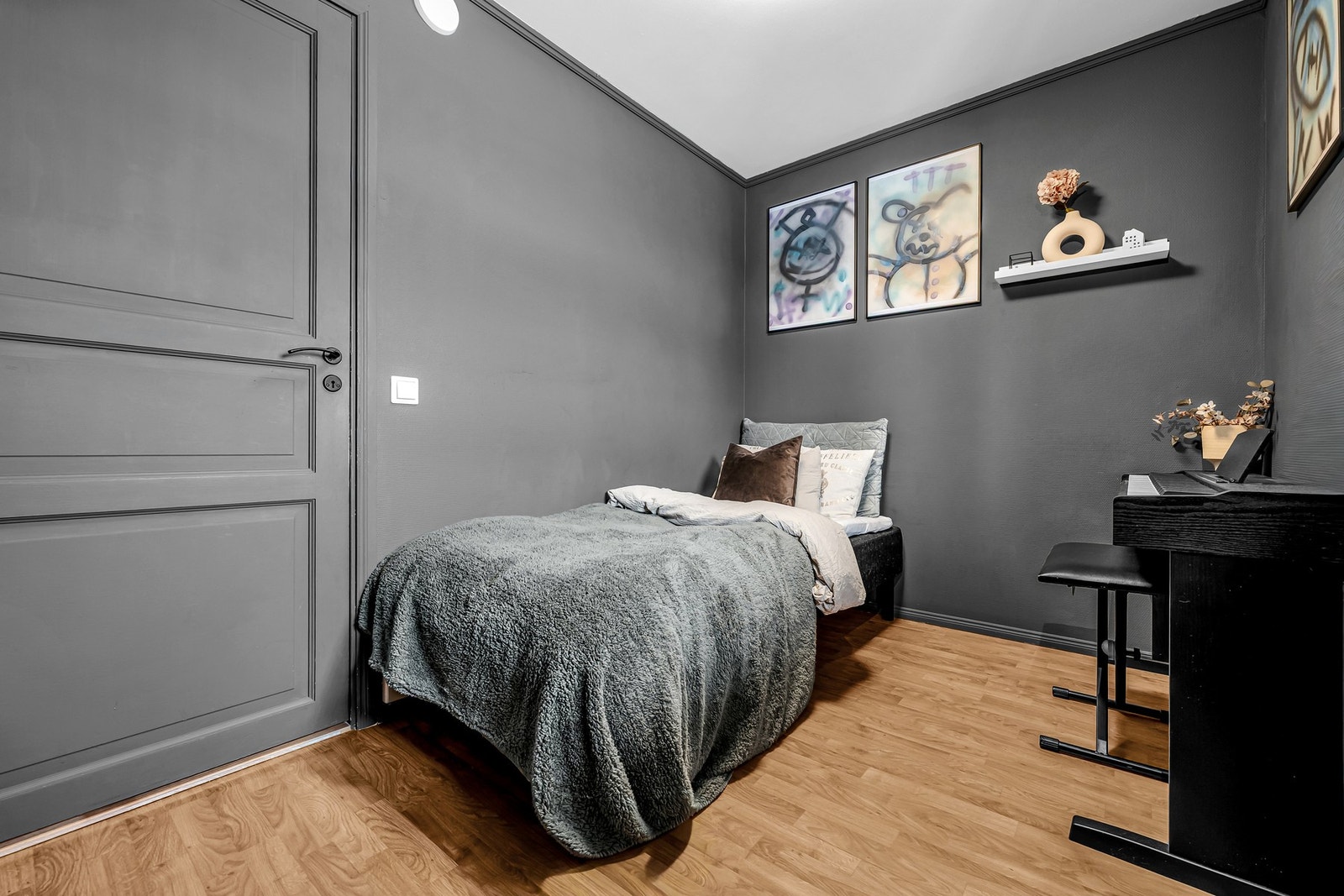 Soverom nr 2 er også i lune fargevalg Galleribilde