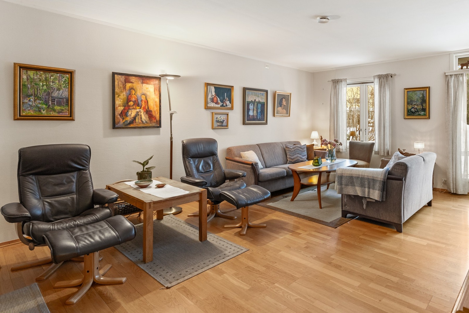 Det er vannbåren gulvvarme i stue, kjøkken og soverom. Galleribilde