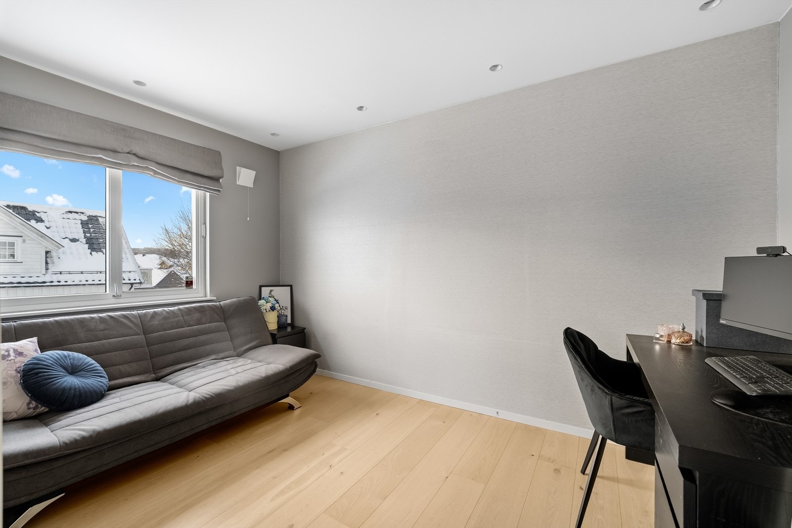 Soverom 3 passer perfekt som både soverom, hjemmekontor eller gjesterom. Galleribilde