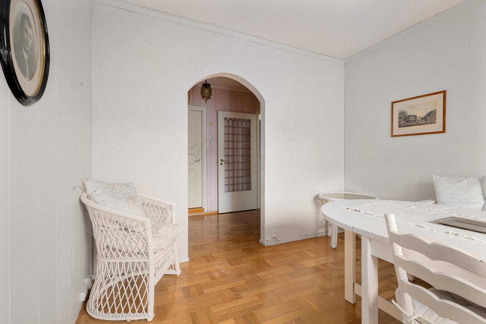 Rommet ligger praktisk til i tilknytning til entreen. Galleribilde