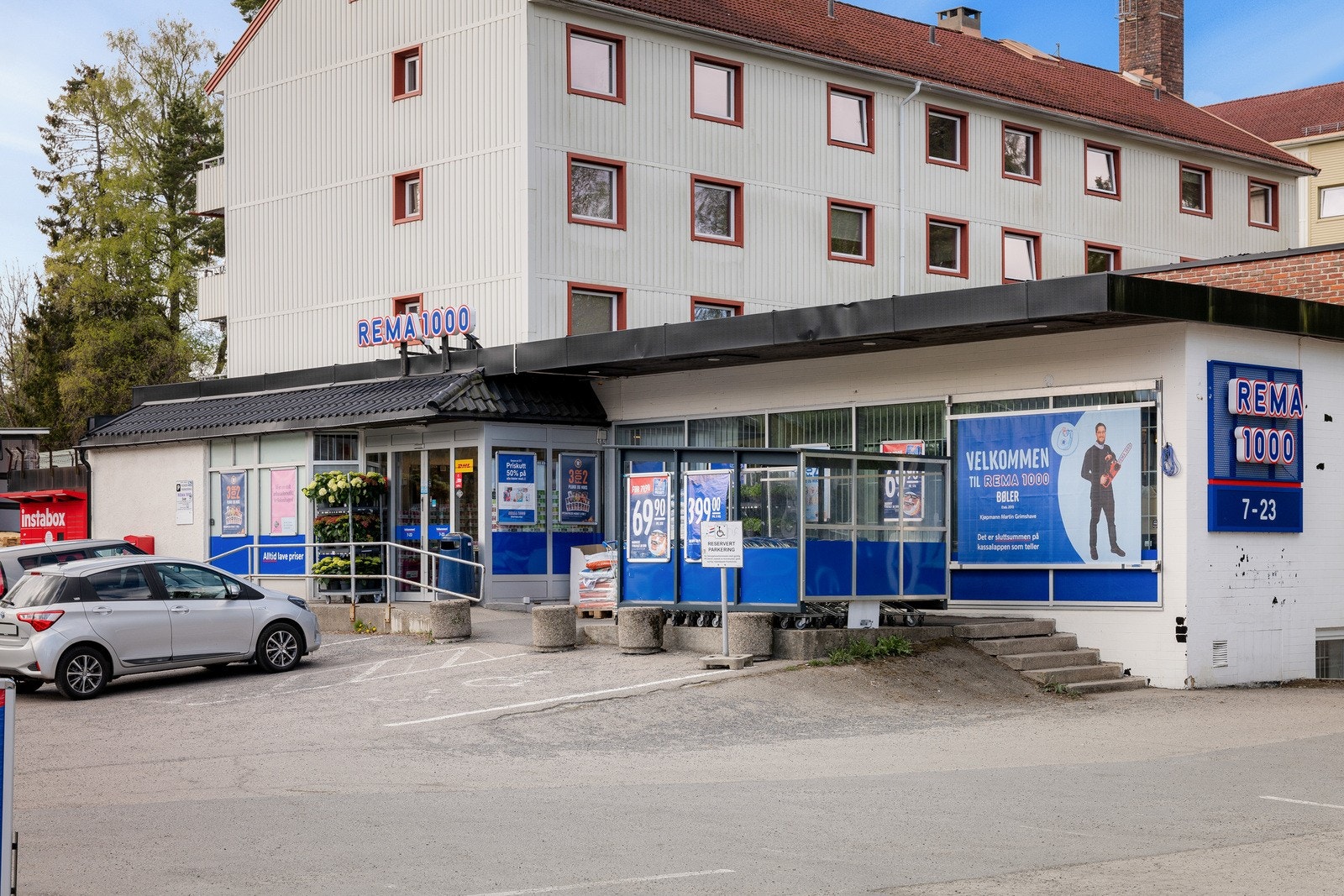 Dagligvarehandelen gjøres enkelt på Rema 1000, som ligger i umiddelbar nærhet. Galleribilde