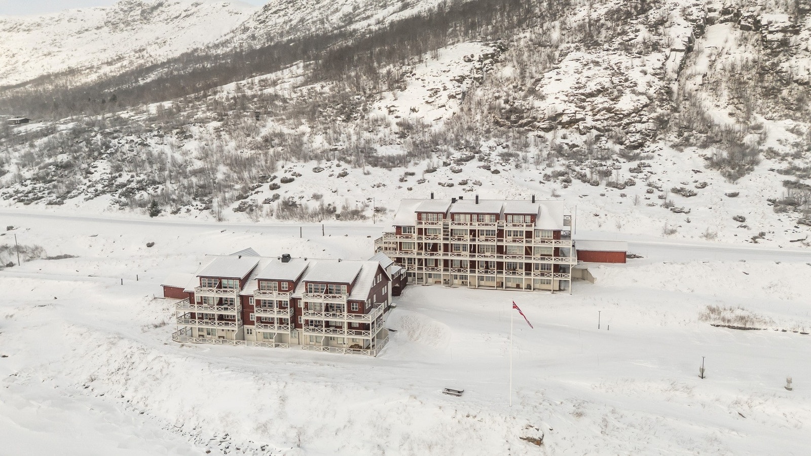 Nystuen Panorama var tidligere Nystuen Hotell som ble seksjonert til leiligheter og ferdigstilt i 2006. Galleribilde