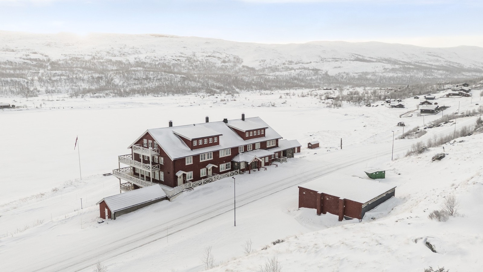 Omkranset av vakker natur Galleribilde