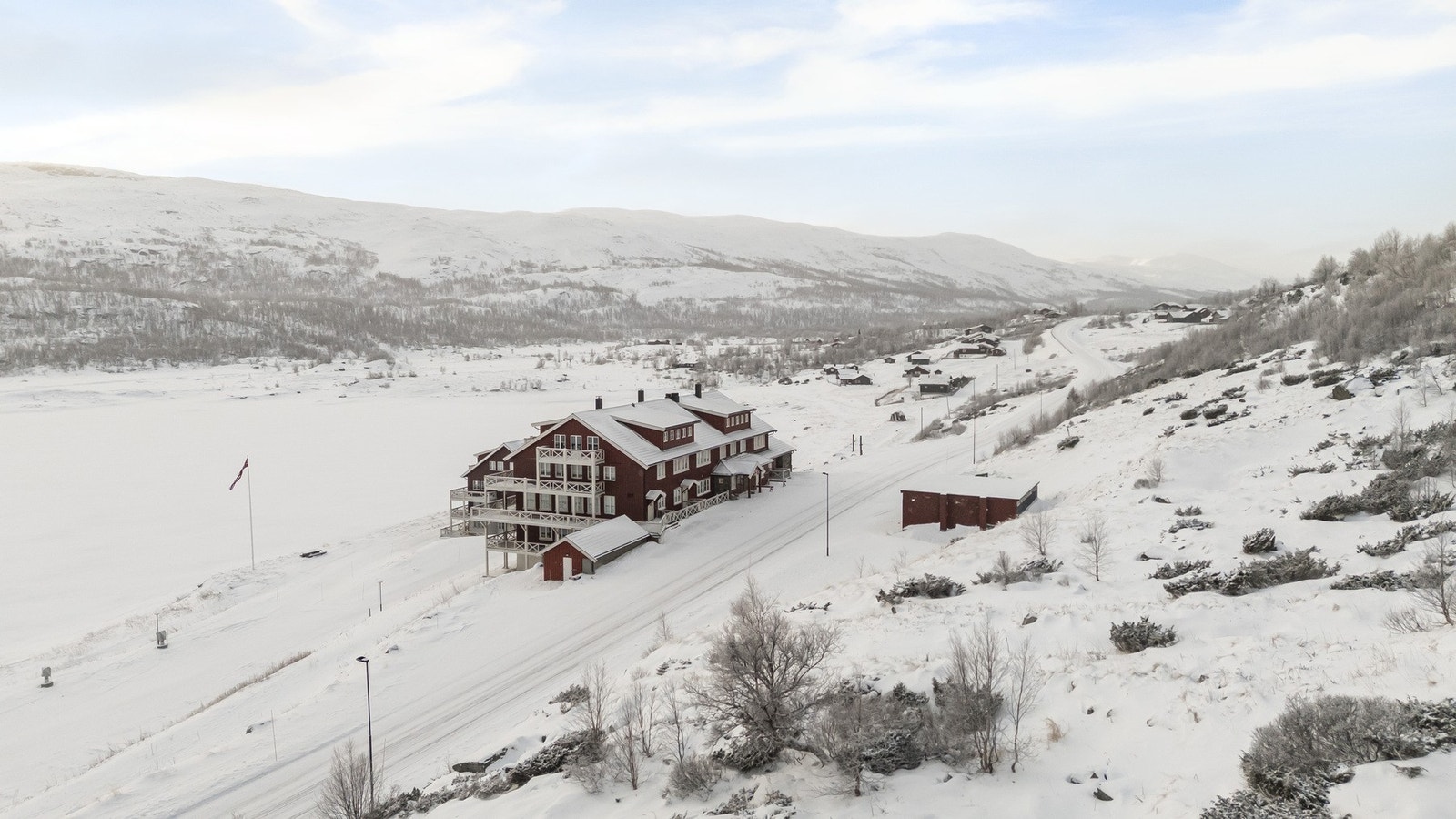 Stedet har lange tradisjoner og var fra gammelt av et av de viktigste overnattingsstedene mellom Østlandet og Vestlandet. Galleribilde