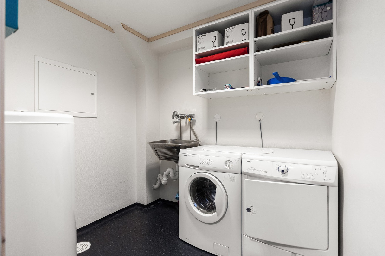 I sameiet finnes også felles vaskerom med vaskemaskin og tørketrommel. Galleribilde