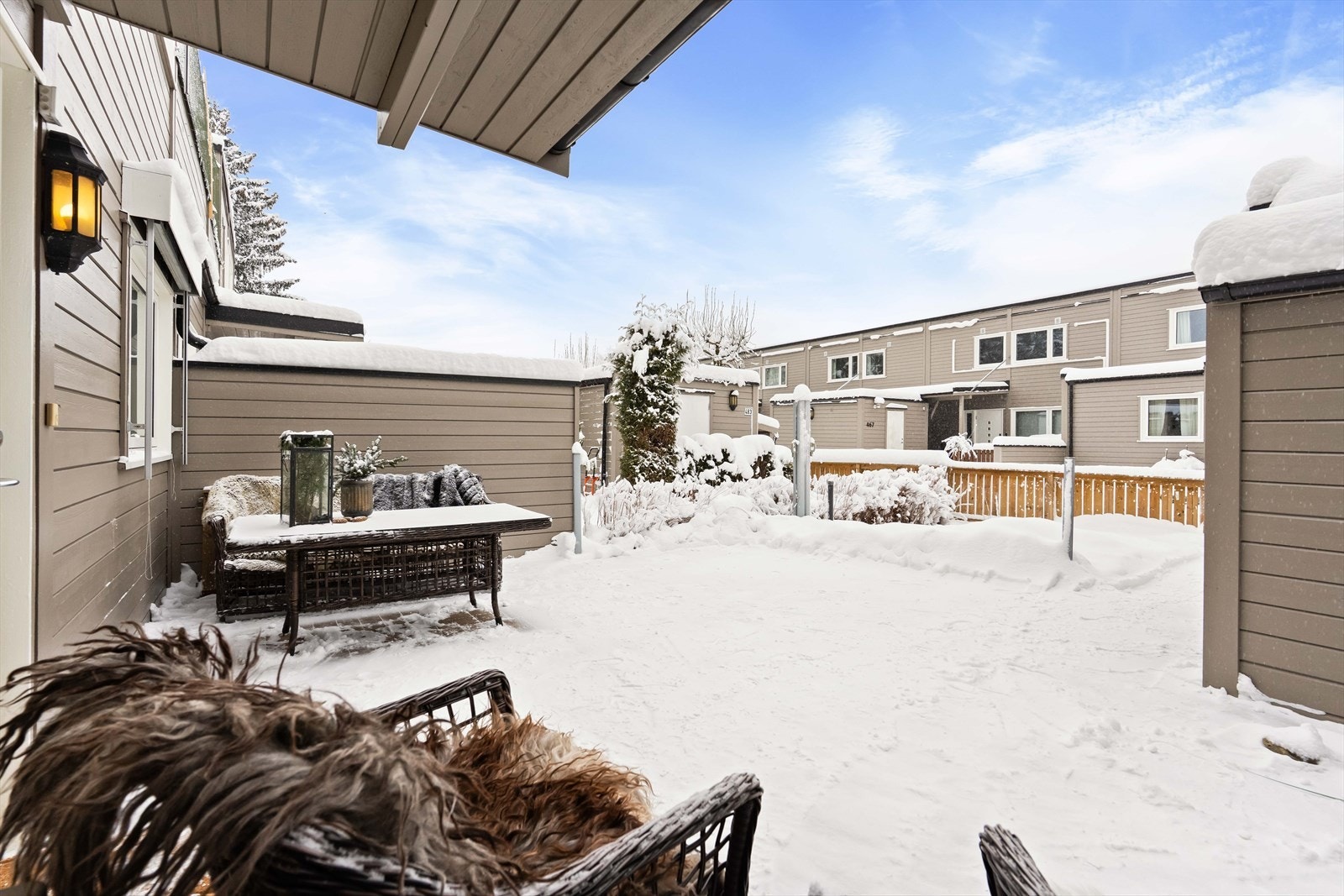 Uteplass med god plass til utemøbler. Galleribilde