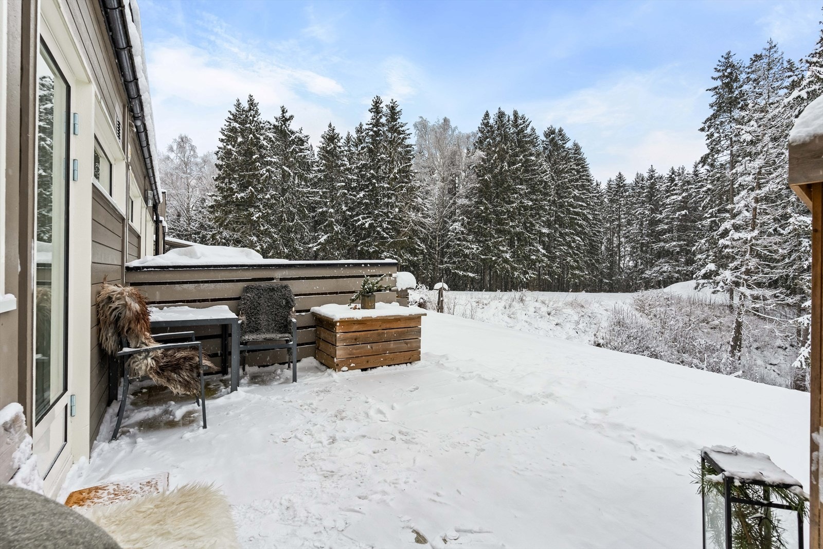 Her sitter man usjenert til i rolige omgivelser. Galleribilde