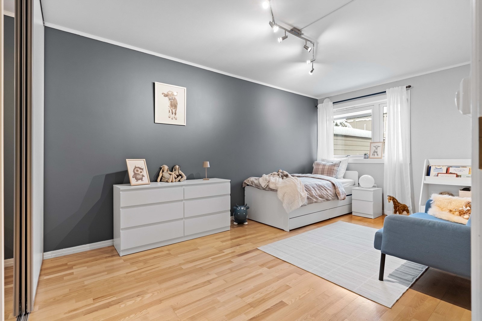 Ekstra soverom med god plass til seng og oppbevaring. Galleribilde