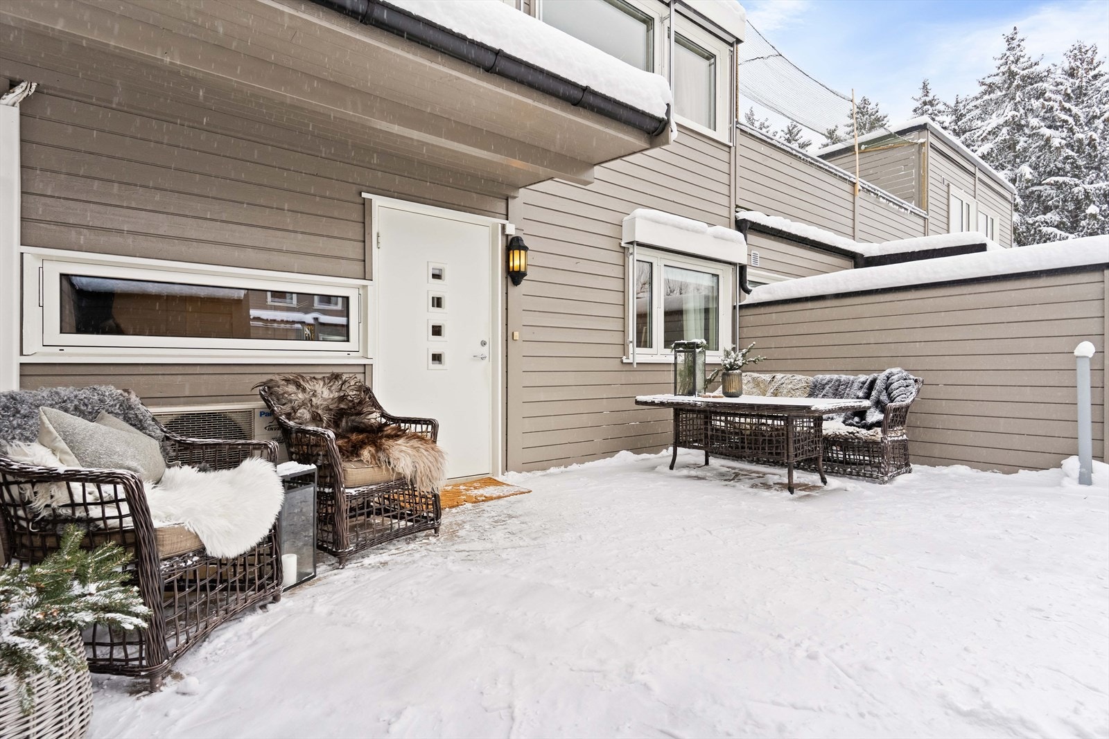 Uteplass med skjermet beliggenhet og gode solforhold. Galleribilde