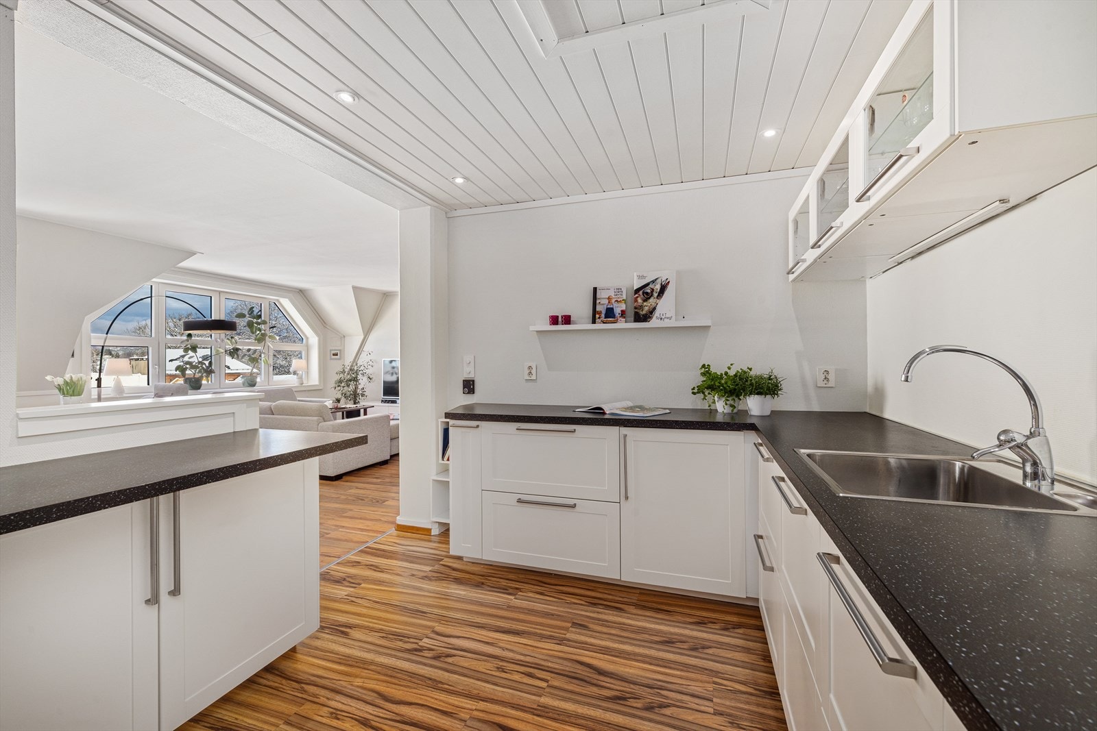 Pen kjøkkeninnredning fra Ikea, ny i 2014 Galleribilde