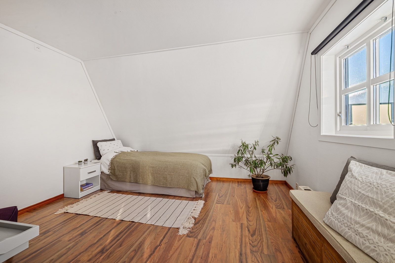 Soverom III, beliggende i loftsetasjen Galleribilde