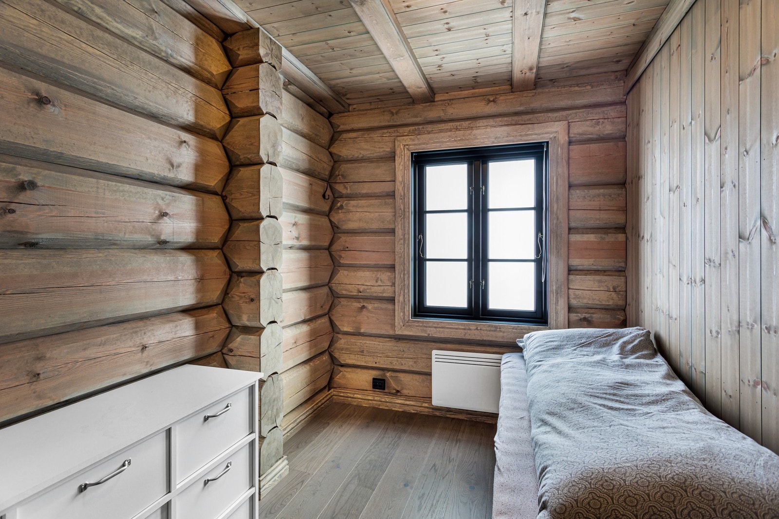 Soverom III er i dag innredet med dobbeltseng Galleribilde