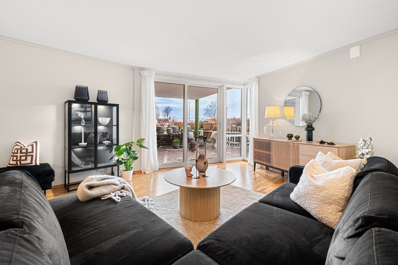 Stuen måler 29,6m² som gjør den enkel å møblere etter eget ønske. Galleribilde