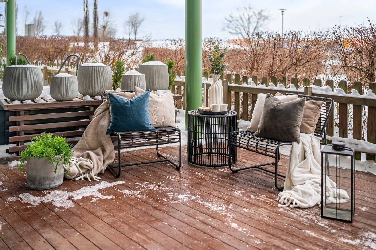 Her har du god plass til flere sittegrupper, grill m.m. Galleribilde