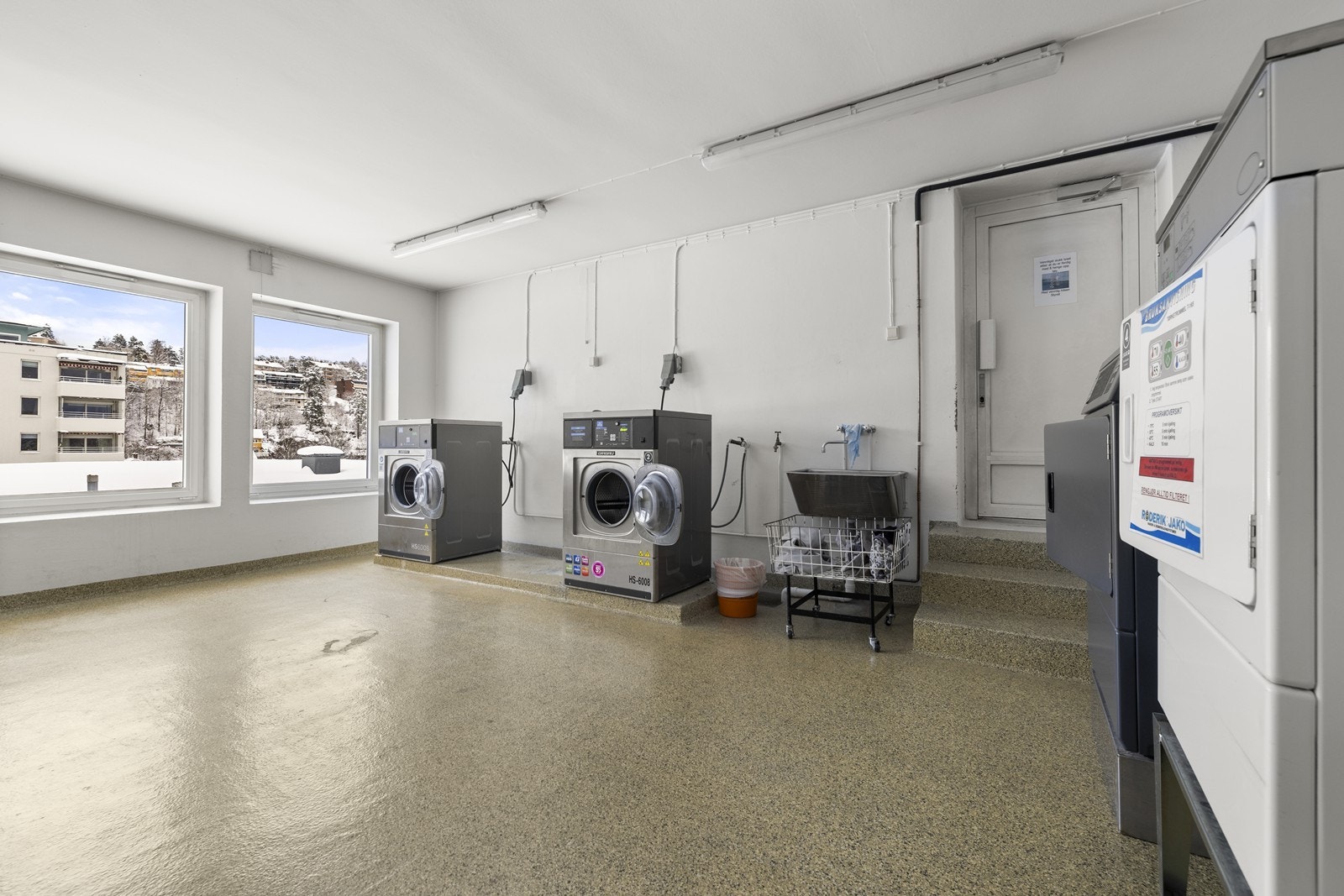 Beboere har tilgang til et velutstyrt fellesvaskeri. Galleribilde