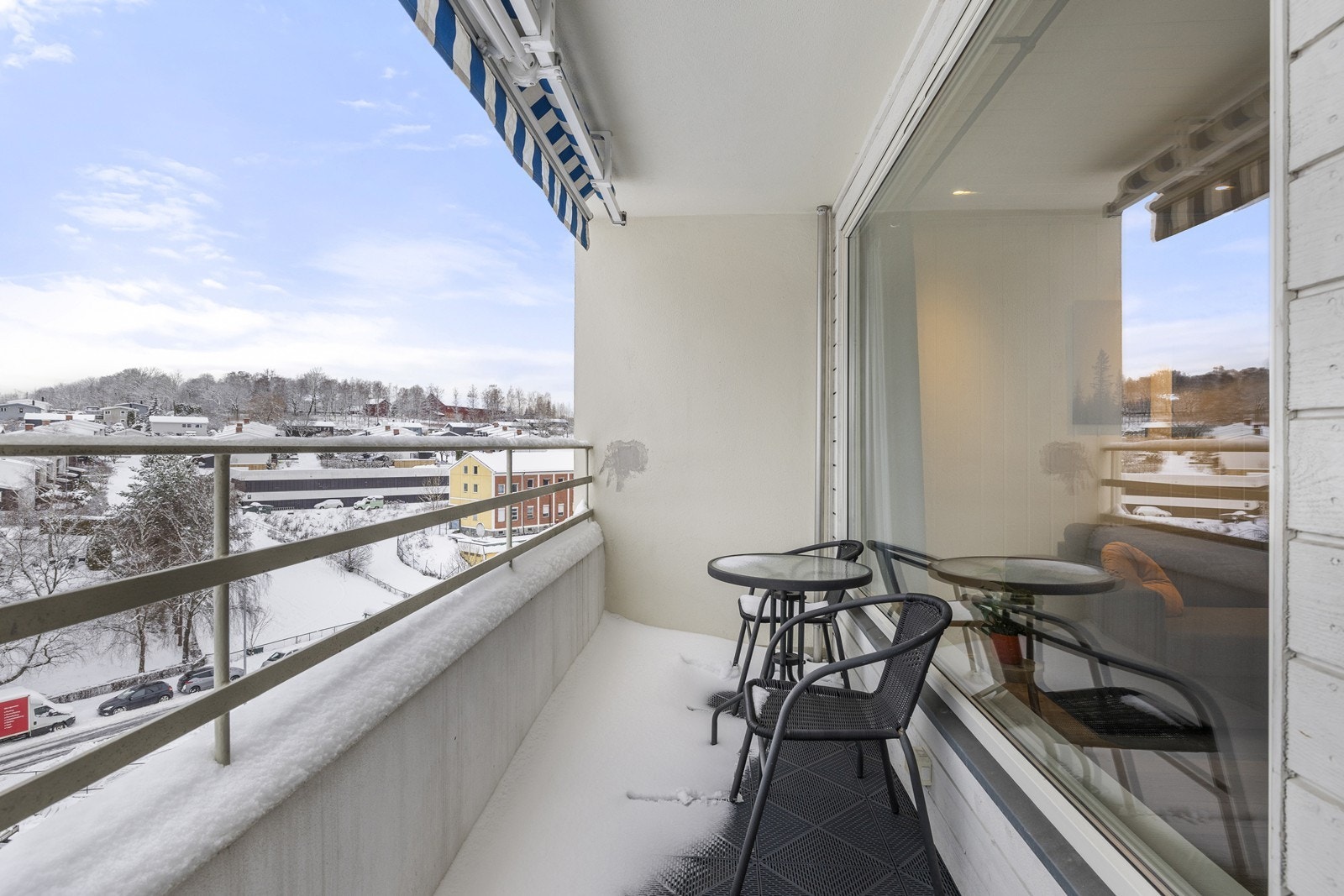 Den vestvendte balkongen på 7 m² har god plass til en sittegruppe. Galleribilde