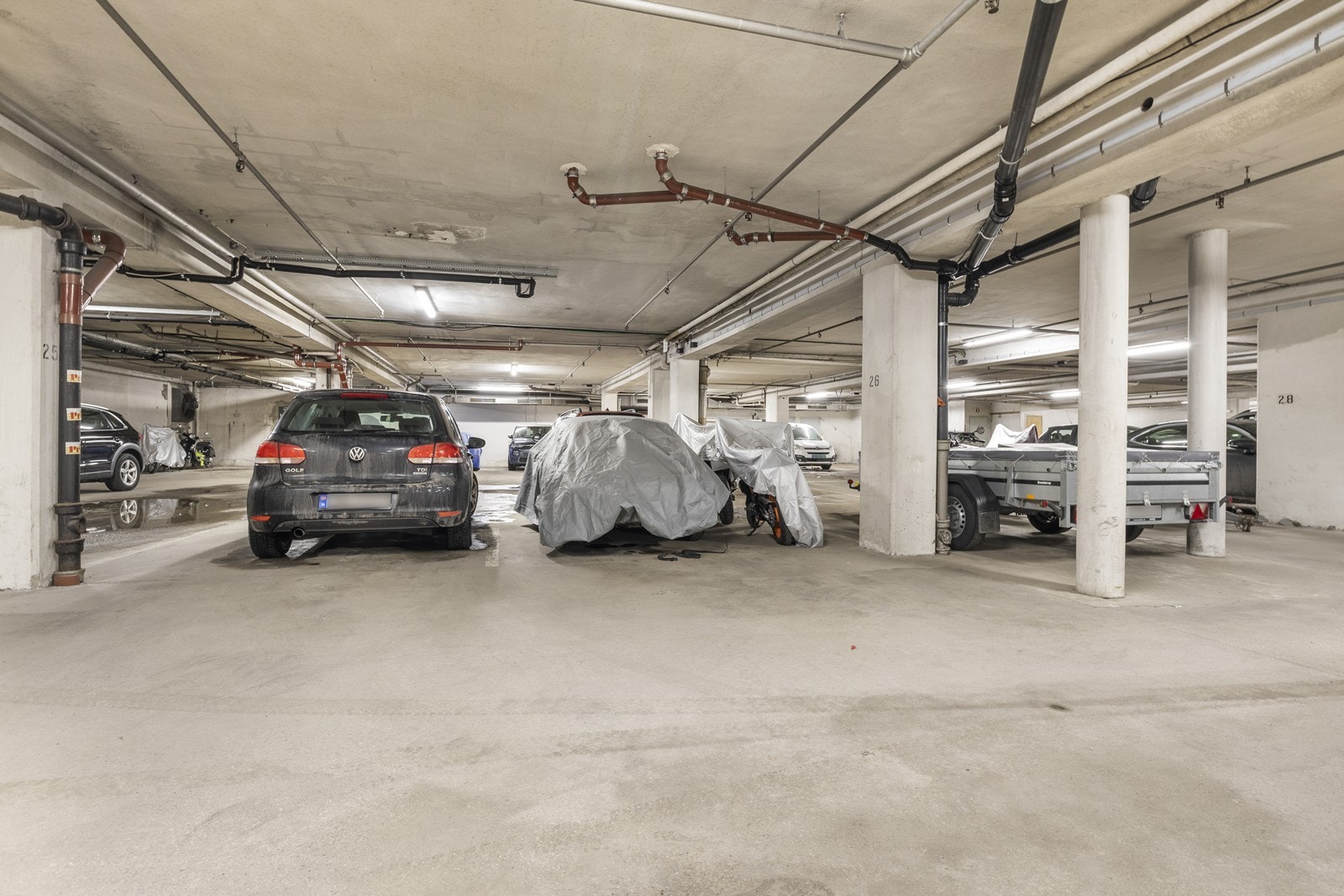 I tillegg til garasjeplass medfølger en kjellerbod på ca. 3 m² for ekstra lagring. Galleribilde