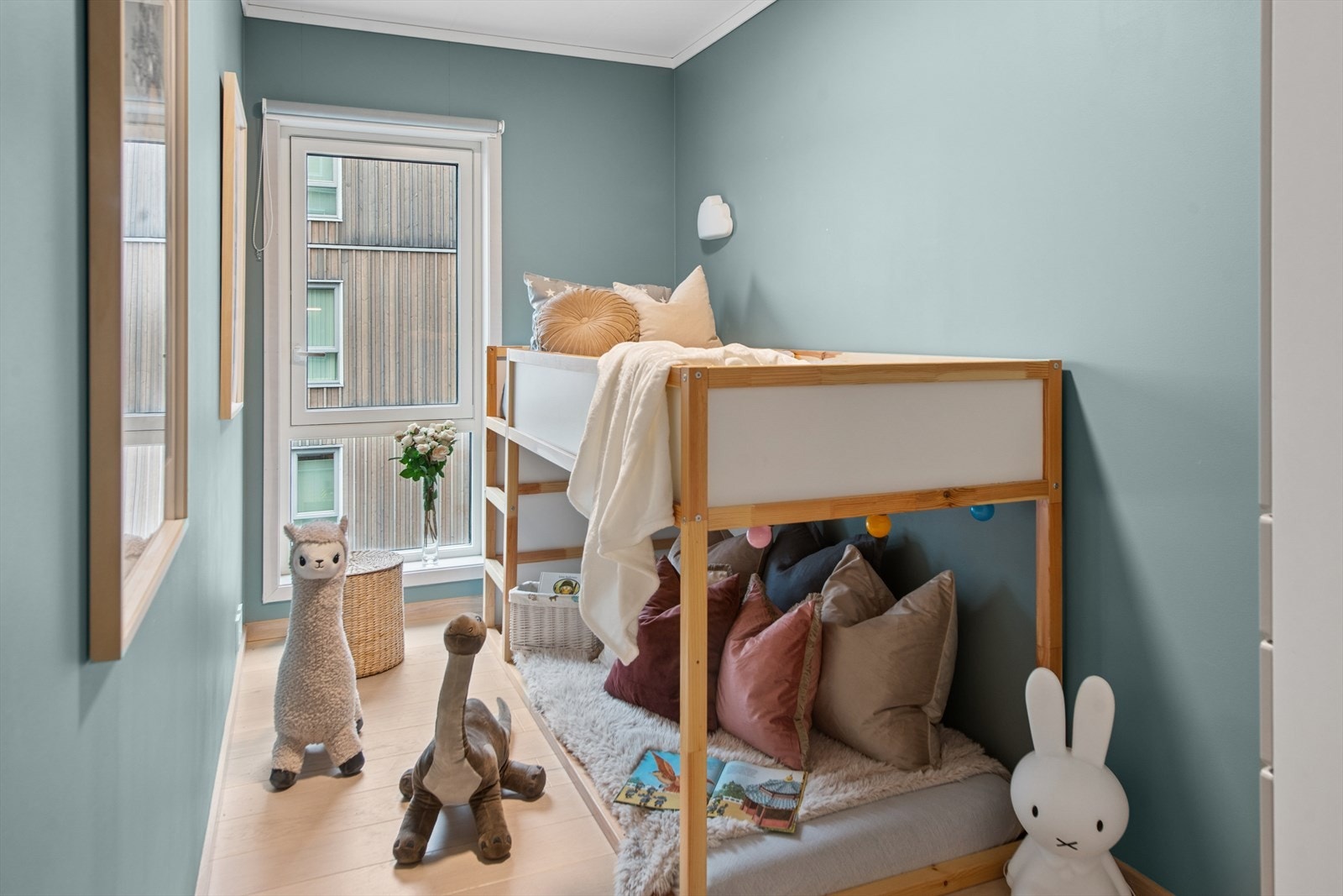 Soverom 3 er en lun og harmonisk farge. Soverommet fungerer perfekt som barnerom. Galleribilde