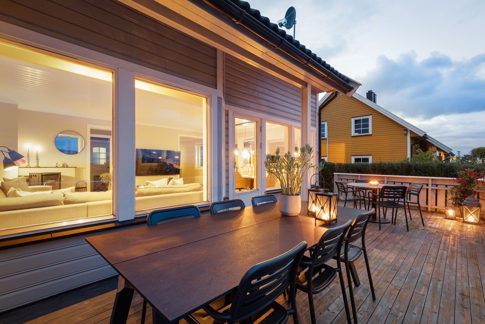 Stor terrasse som vender mot rolige og stille omgivelser. Galleribilde