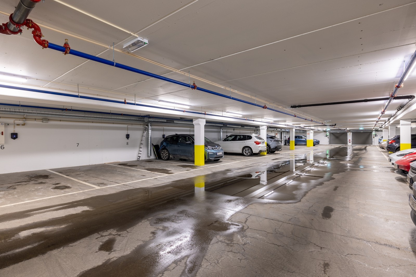 Det er mulighet til å forlenge dagens garasjeleie. Konferer med megler for mer informasjon. Øvrige garasjeplasser for salg kan forekomme. Galleribilde