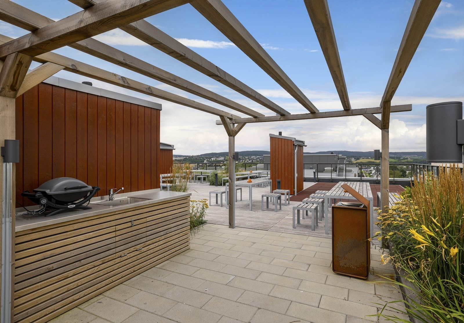 Felles takterrasse. Deler av takterrassen kan bookes for private arrangement. Galleribilde