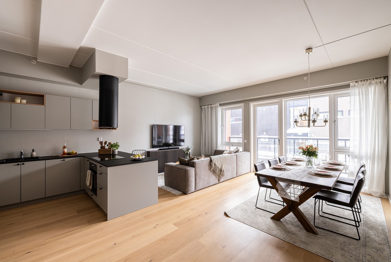 Tobias N. Gulbrandsen, ved Nordvik Lillestrøm, har gleden av å presentere Storgata 37 - en lekker 3-roms leilighet i sentrum av Lillestrøm! Foto: Lise Helene Stigen Galleribilde