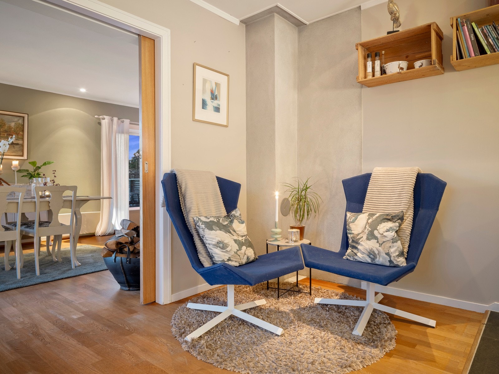 Mulighet for en egen sitteplass i hjørnet av kjøkkenet. Galleribilde