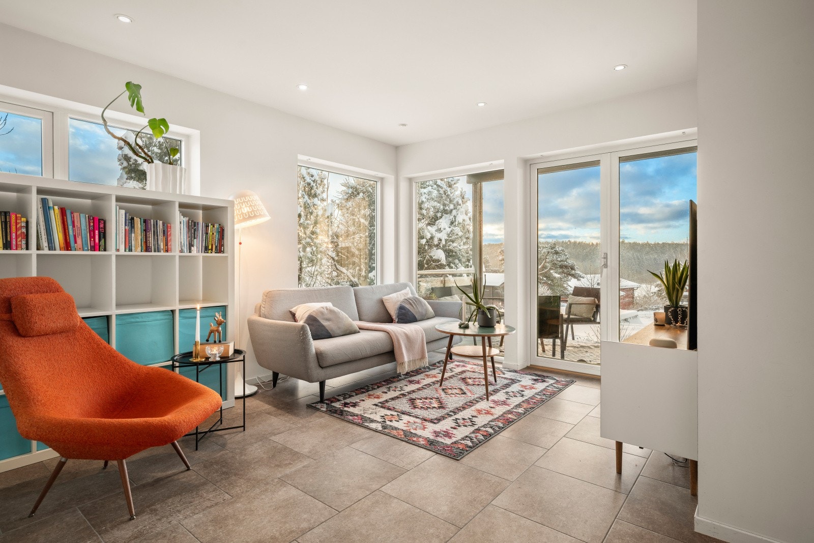 Ekstra stue med stilrent design og et moderne preg. Galleribilde