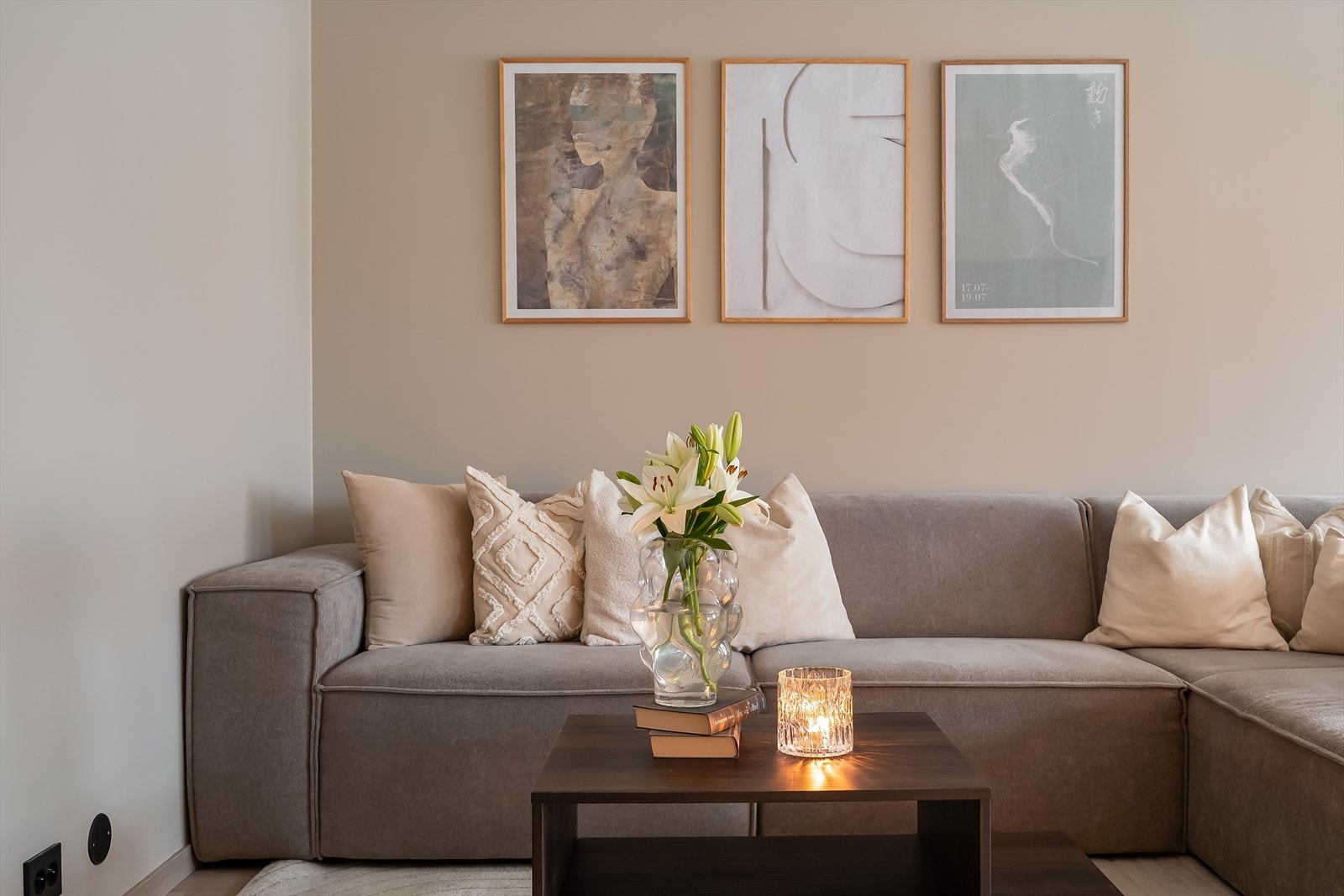 Boligen er gjennomgående malt i tidsriktige farger, og her får du et rent og moderne uttrykk. Galleribilde