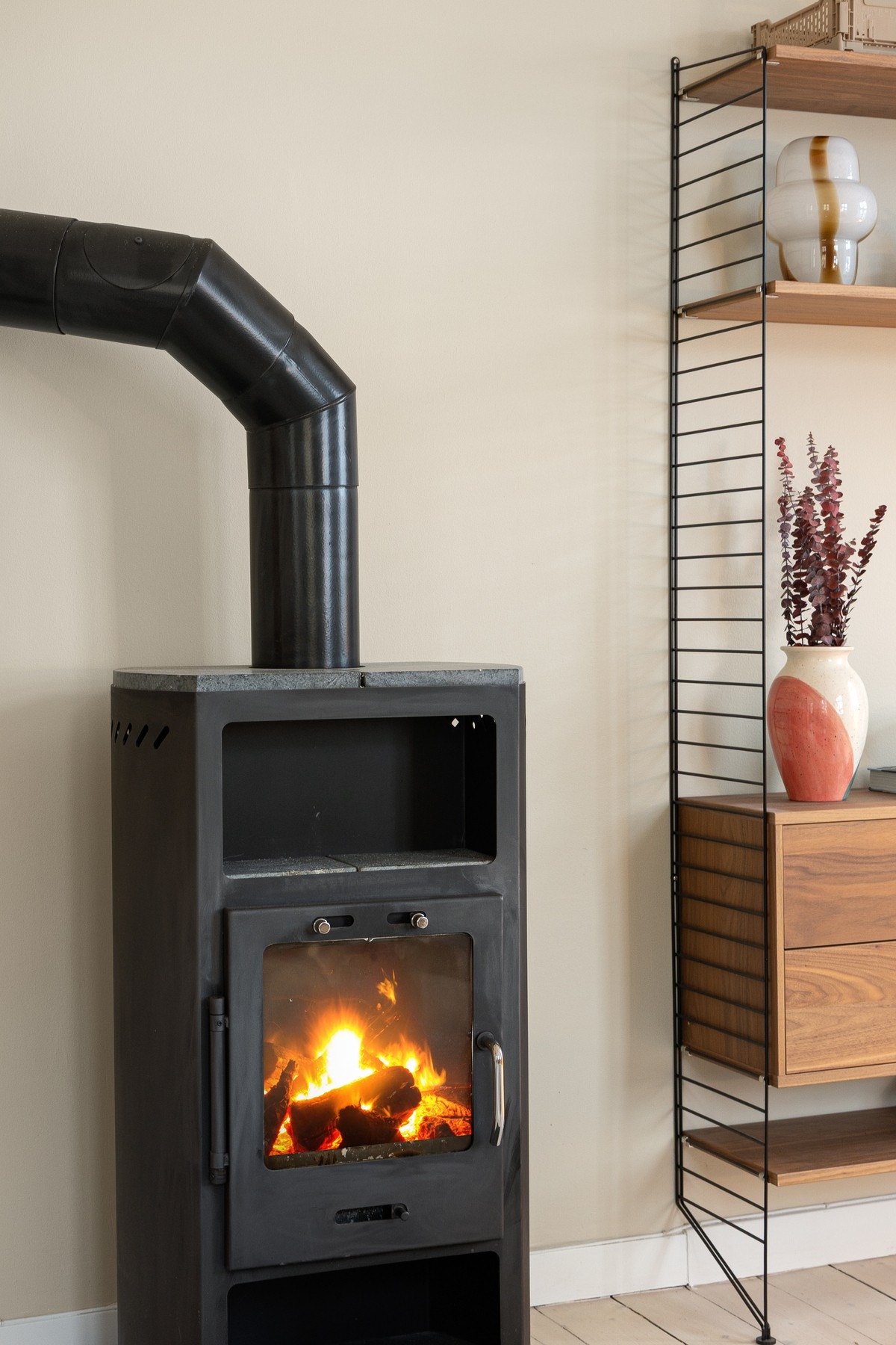 Denne er synlig fra hele rommet og bidrar til en god og lun atmosfære. Galleribilde