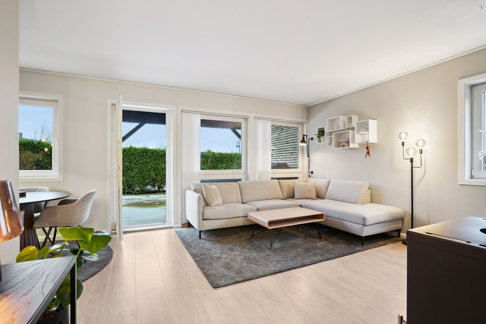 Leiligheten har meget god standard, og et lyst og innbydende fargevalg Galleribilde