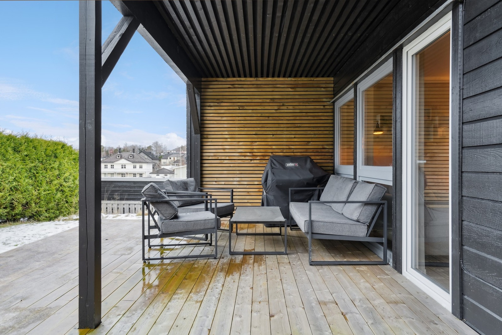 - delvis overbygd vestvendt terrasse på 30 kvm. Galleribilde