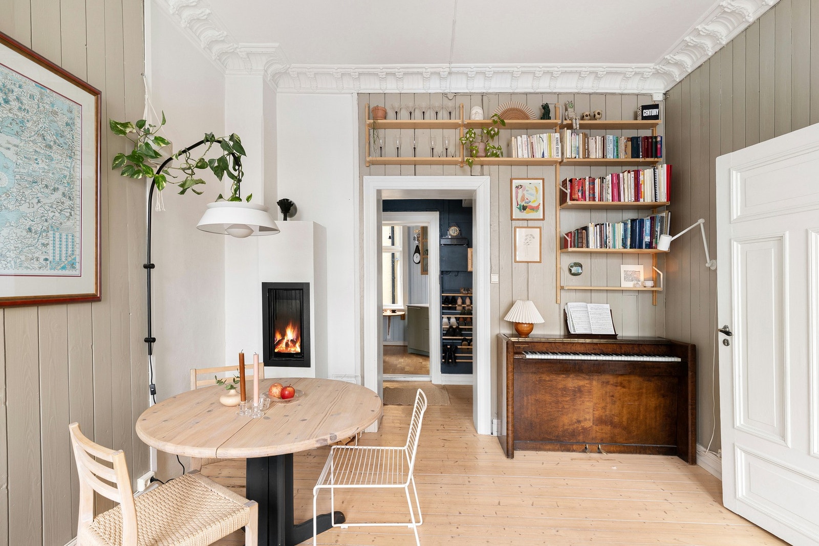 Pent tregulv og delikat veggfarge. Galleribilde