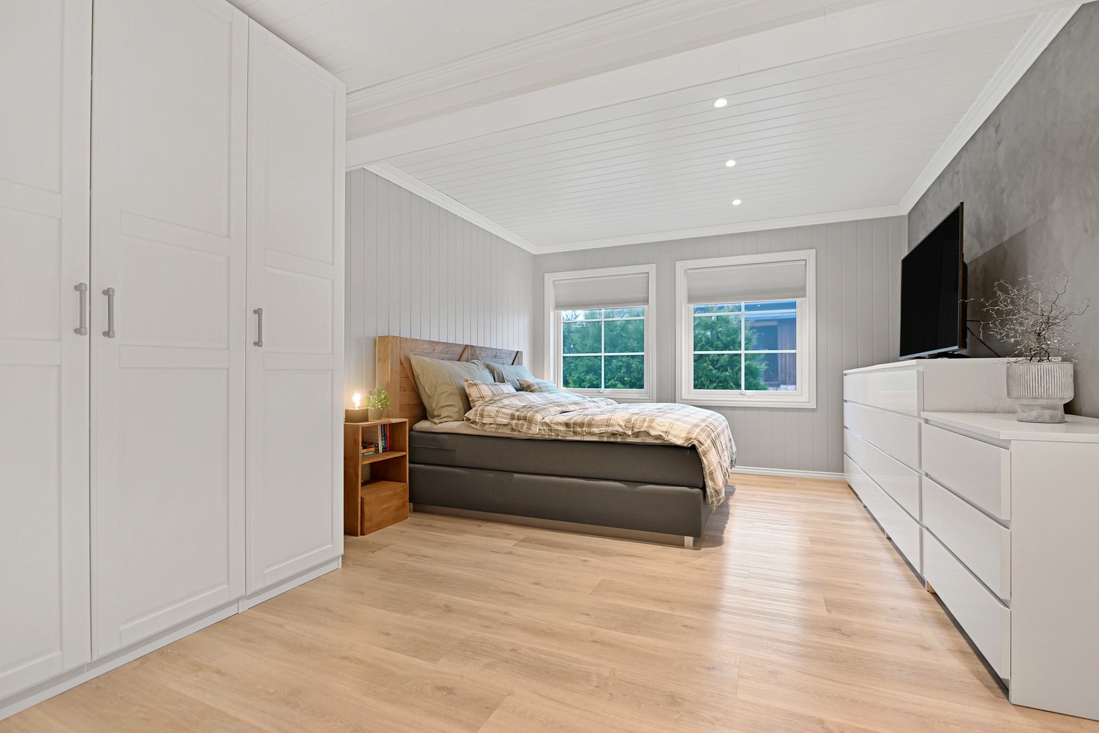 Hovedsoverommet i 1. etasje er på ca 22 kvm. Galleribilde