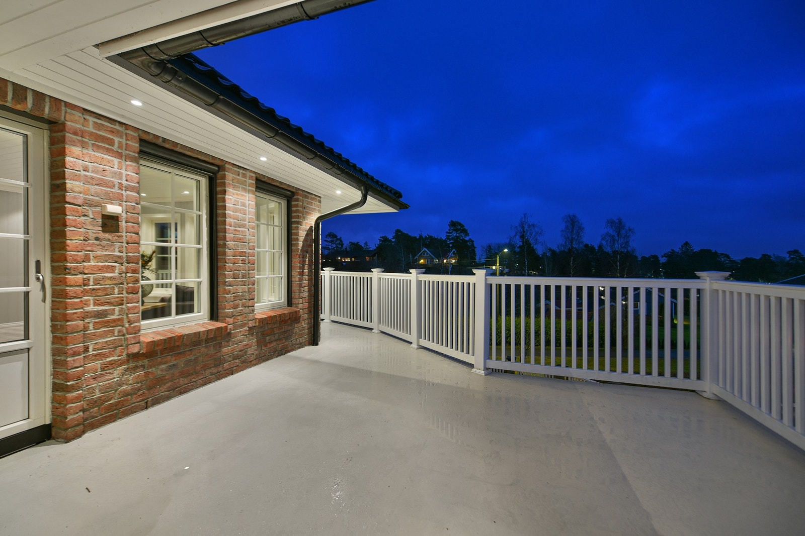 Vinduene har utvendige elektriske screens. Galleribilde