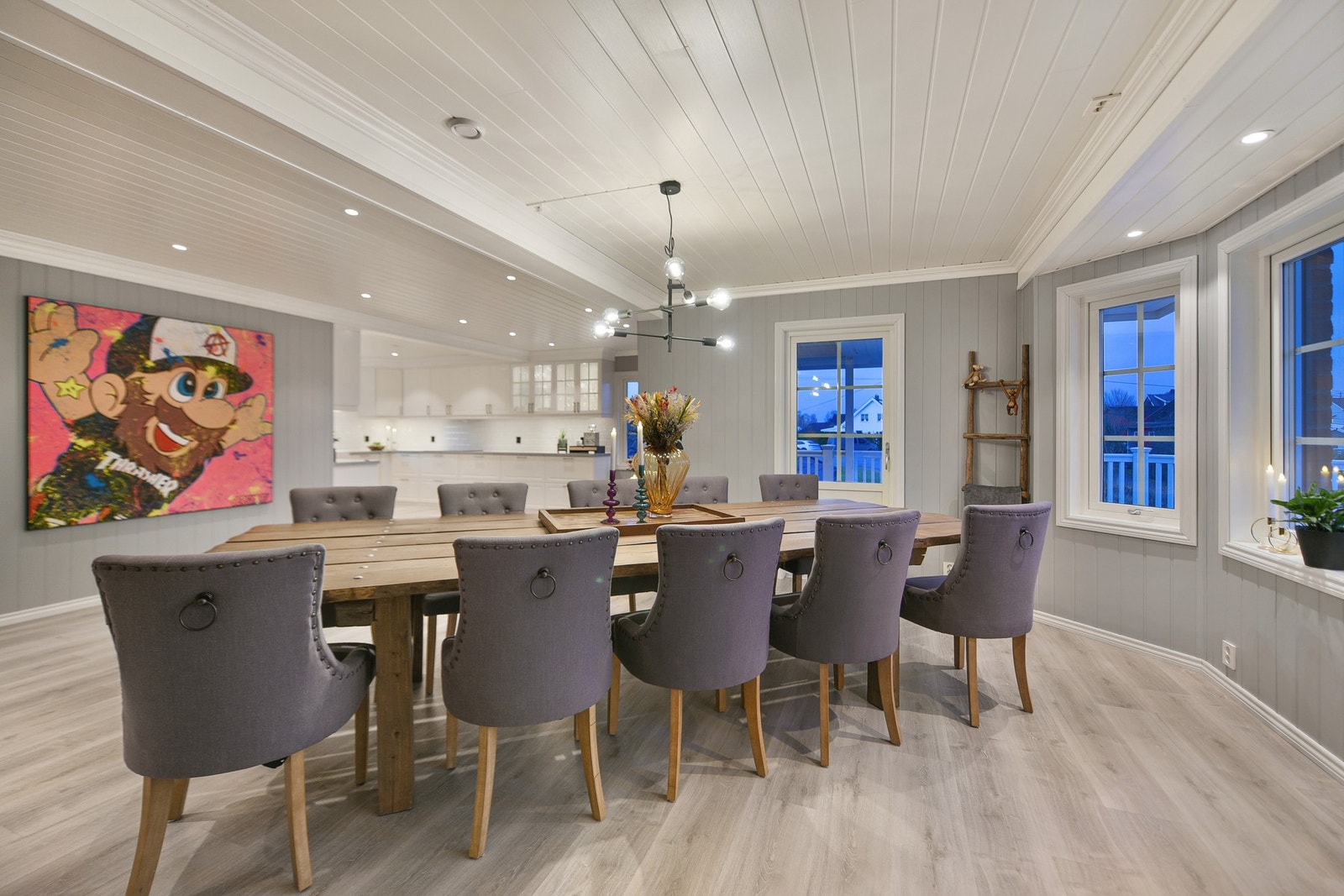 Her får du plass til mange gjester. Galleribilde