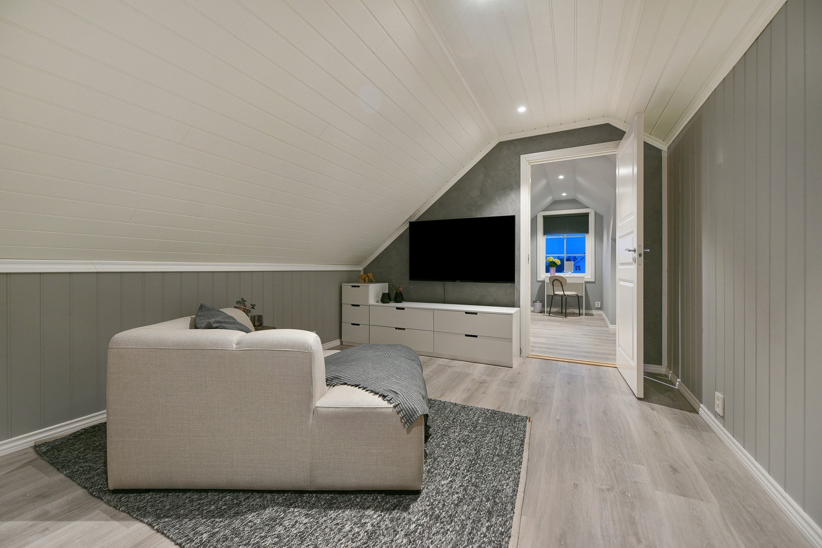 TV-krok i 2. etasje. Galleribilde