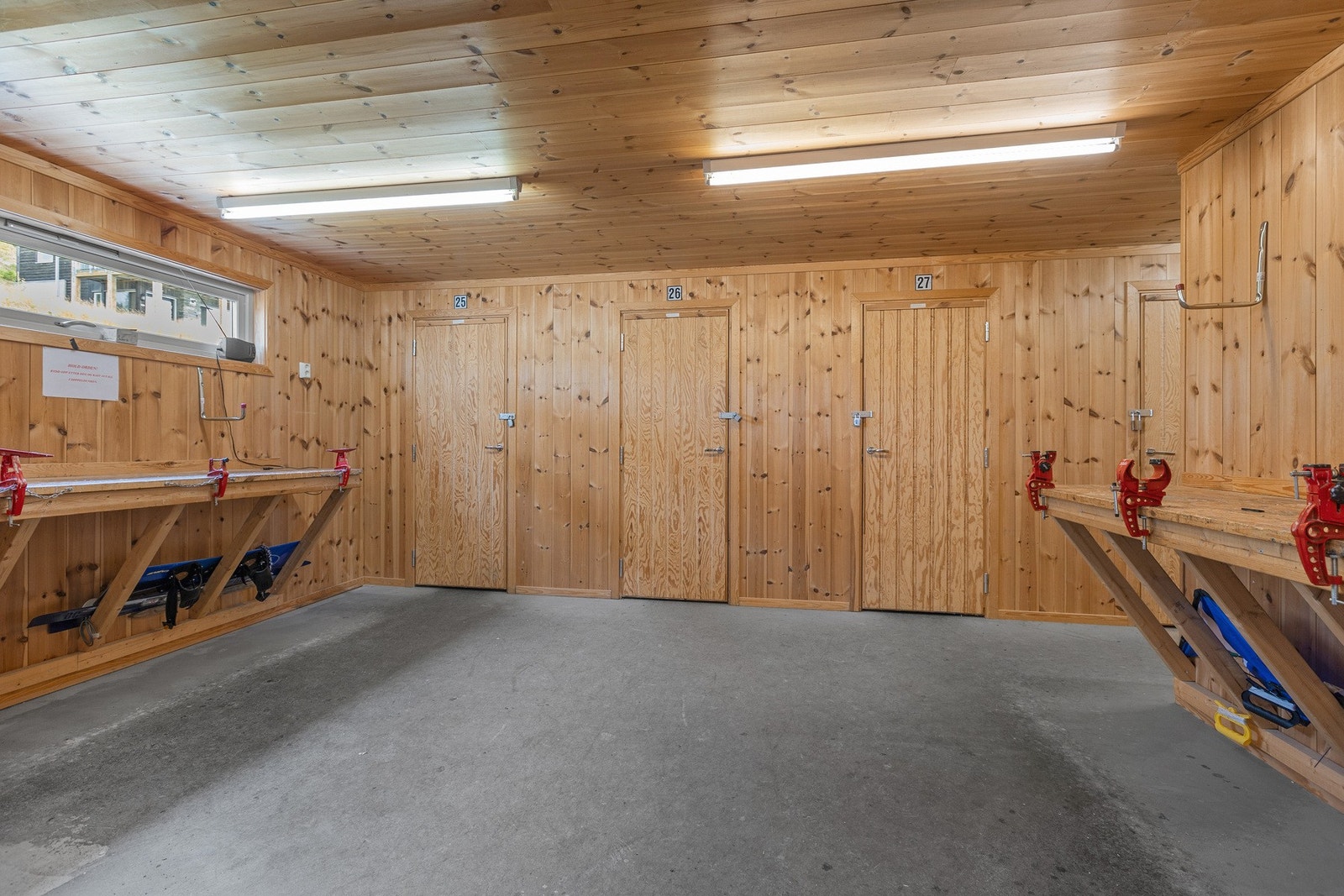 Leiligheten har tilgang til felles bod med smørerom. Galleribilde