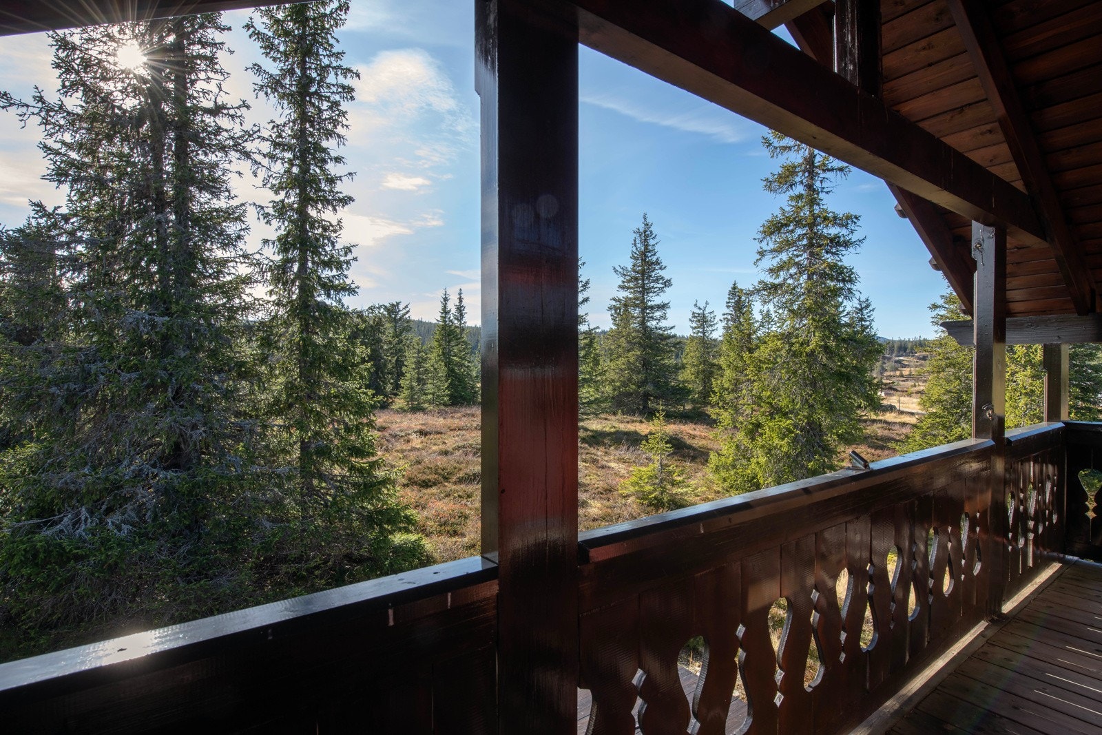 Ta gjerne med morgenkaffen ut på verandaen. Galleribilde