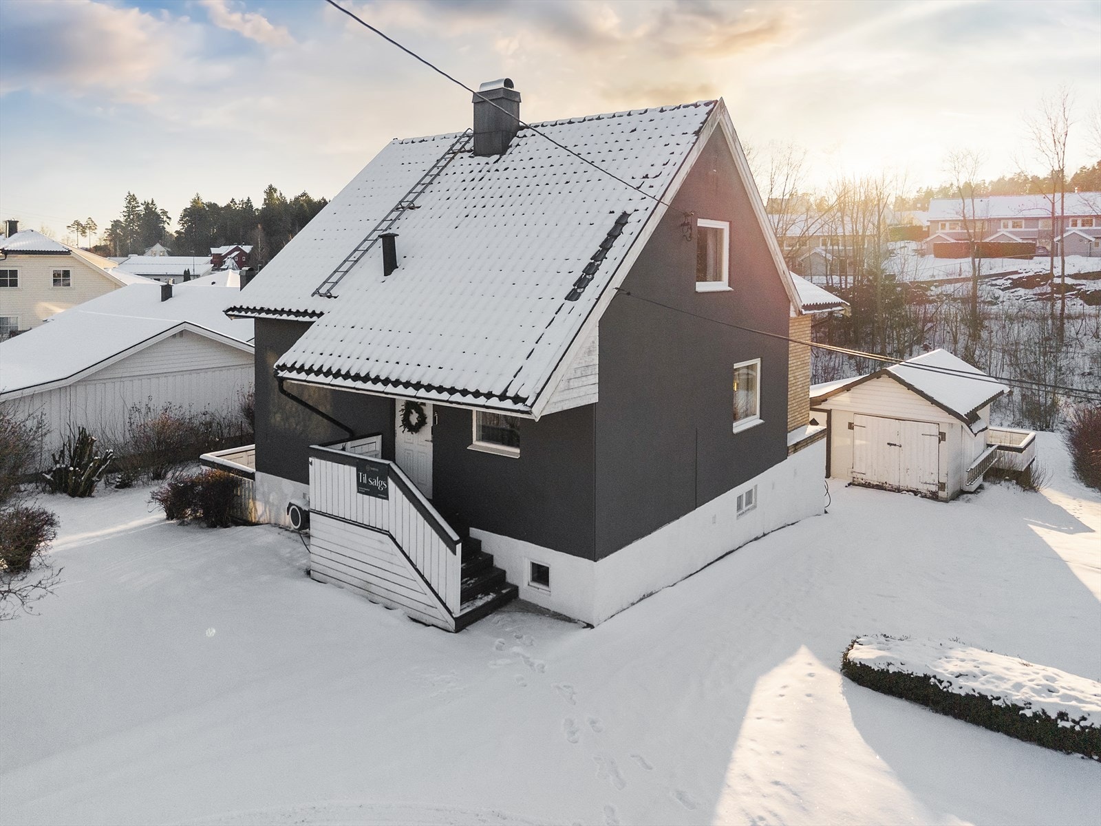 Flotte turområder med blant annet lysløype i nærområdet og det er få minutters gange til sjøen med flere badeplasser Galleribilde