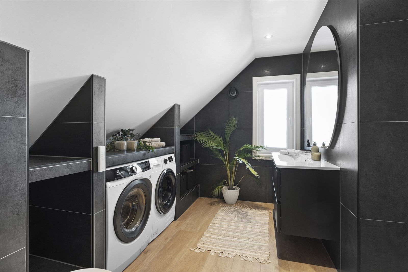 Innbydende baderom som er pusset opp i 2023 Galleribilde