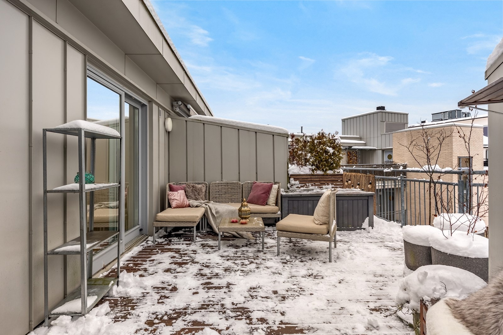 Fra stuen er det utgang to herlige takterrasser - én på ca. 15 m² og én på ca. 9 m². Galleribilde