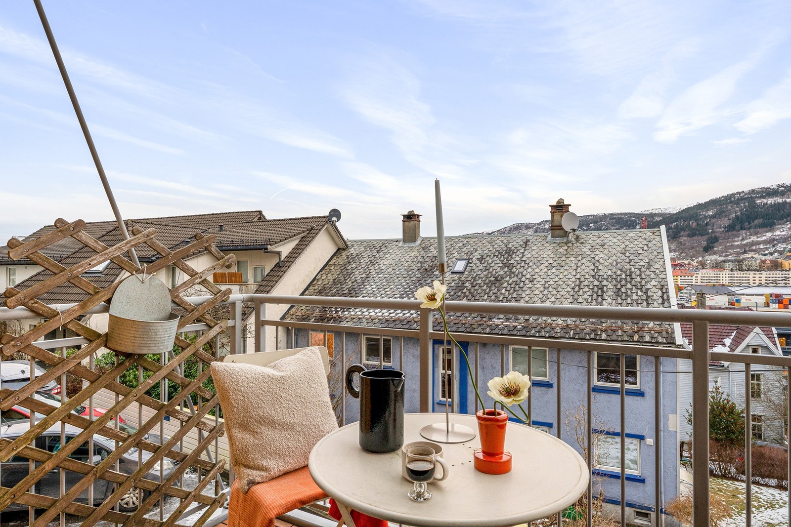 Balkongen har plass til utemøbler. Galleribilde